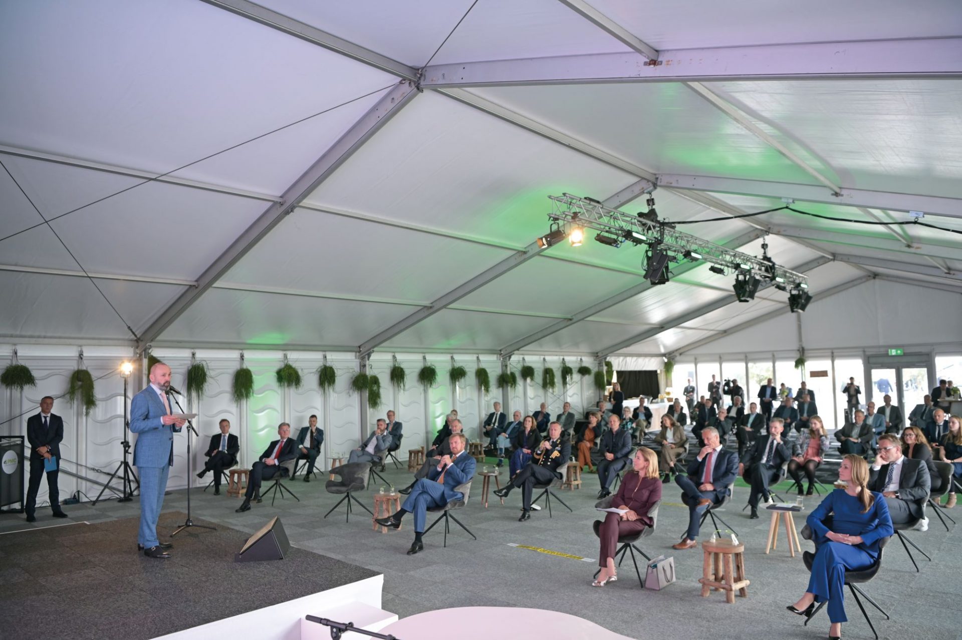 PMC reinigt de staalwereld vanuit Delfzijl