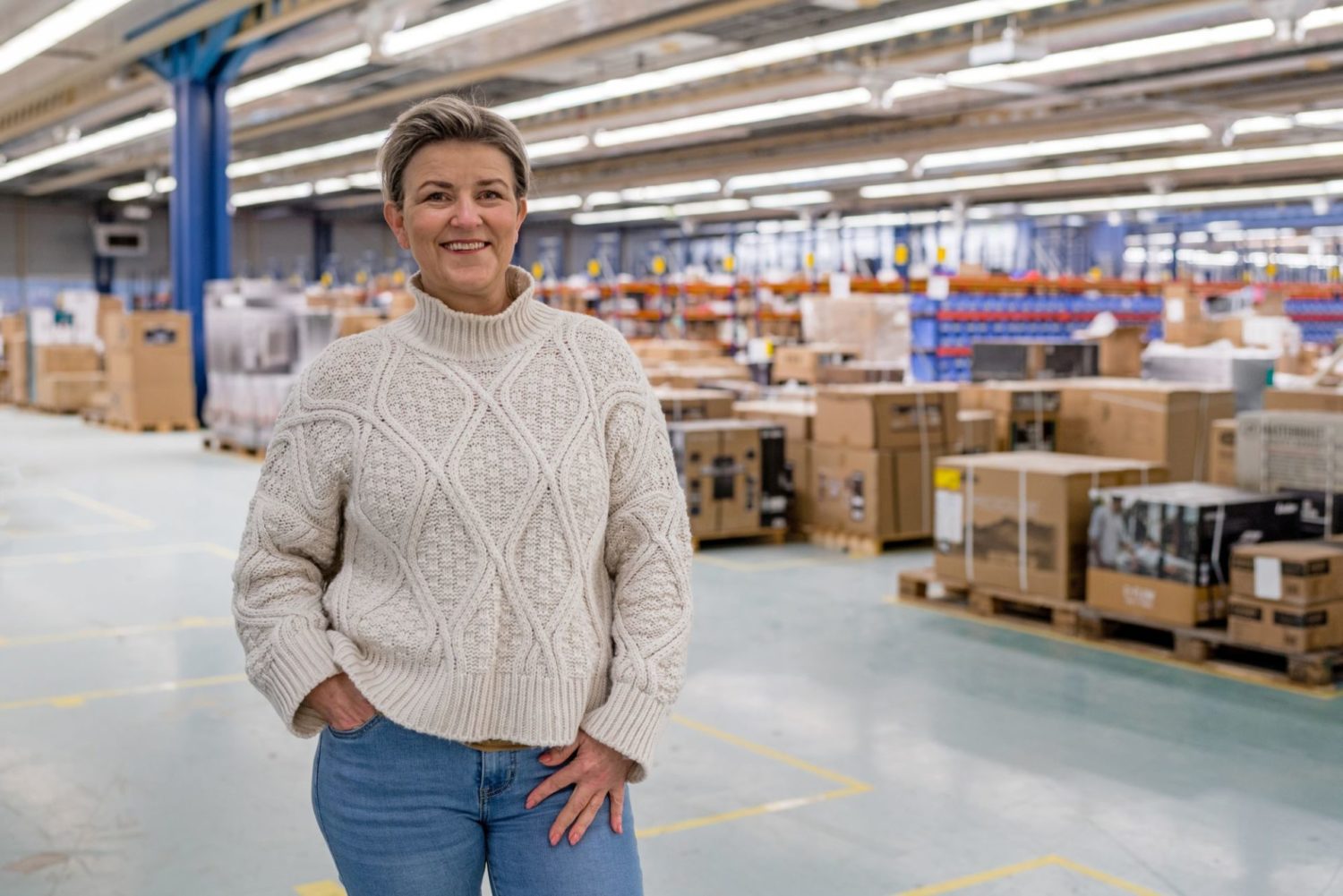 Portretfoto Simone Hiemstra van logistiek dienstverlener Punt-uit