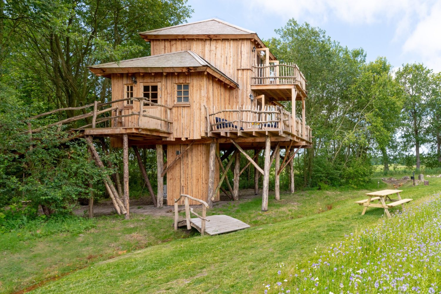 Vipio bijzondere overnachtingen boomhut