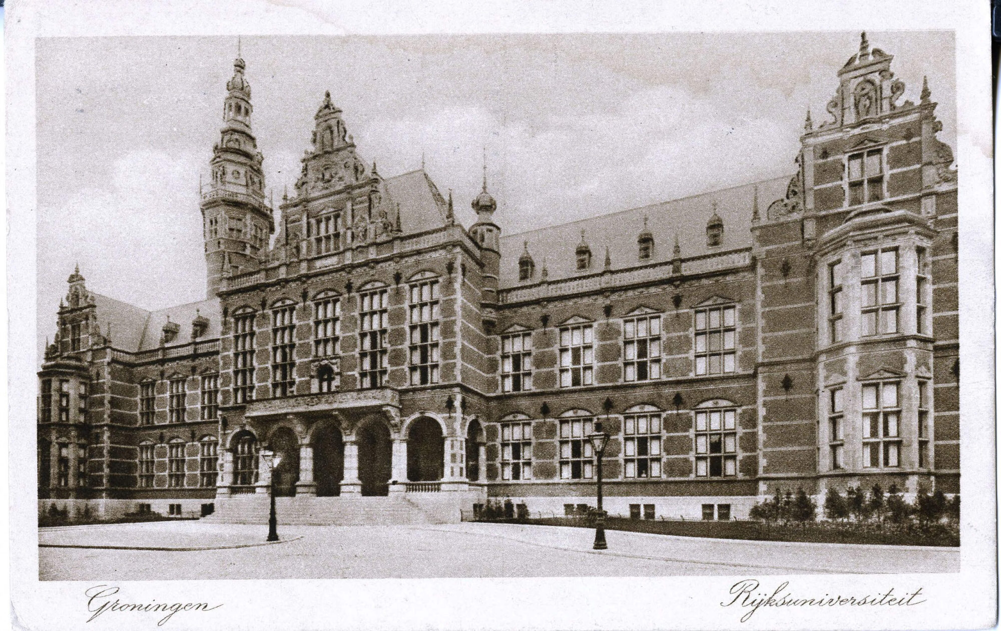Oude foto van het Academiegebouw in de Broerstraat in Groningen
