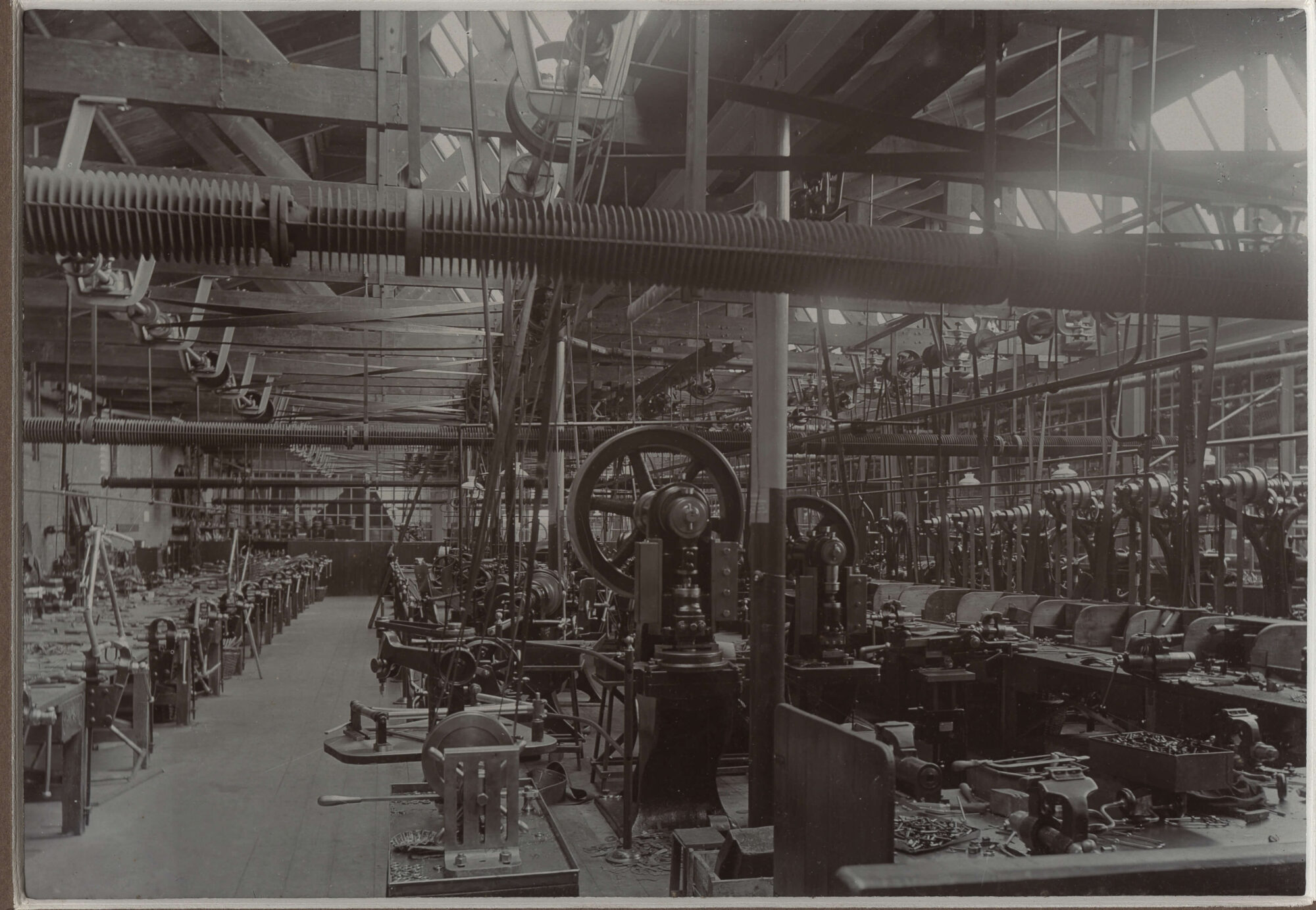 Groningen : Interieur Fongers fietsenfabriek : hoofdwerkplaats