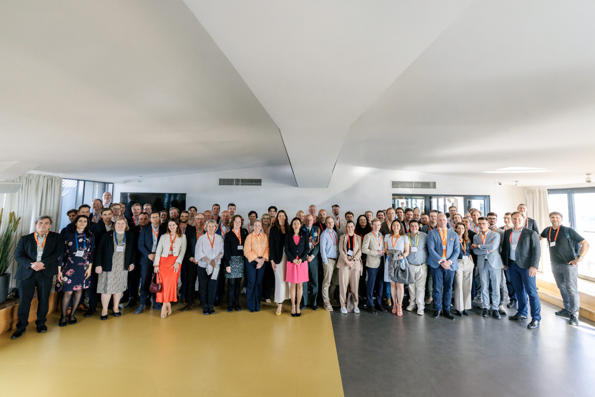 Groepsfoto met de deelnemers aan de Drone Summit Riga 2025