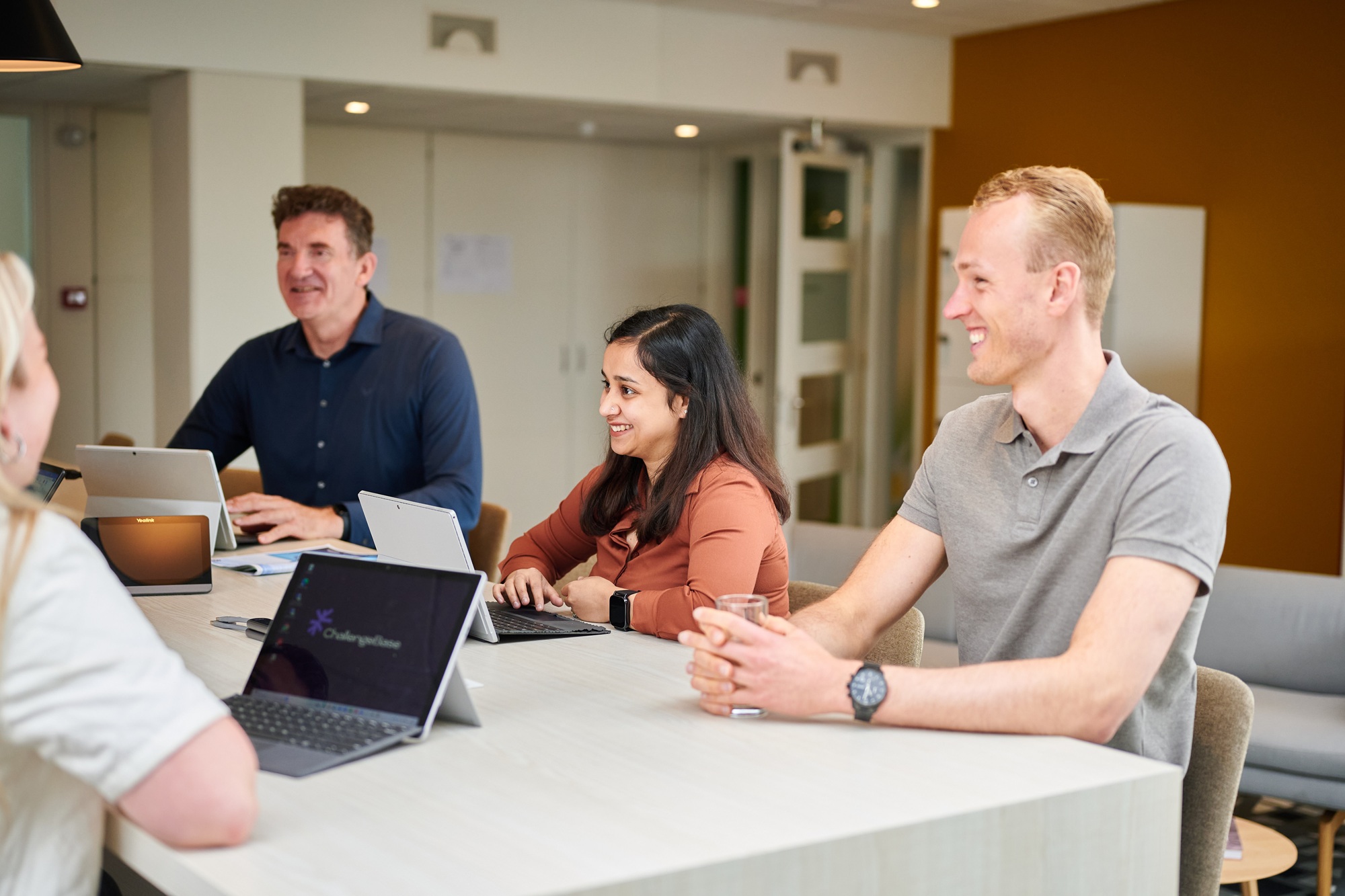 Een aantal NOM collega's in gesprek